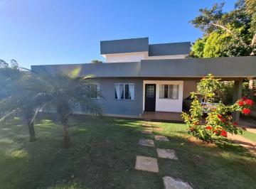 Casa de 3 quartos, Brasília · Linda Casa integrada a uma natureza exuberante!