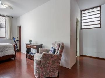 bd552ec2-e52b-438e-807b-65e73024d7fb · Atraente casa para venda em Vila Cordeiro com 3 quartos, sendo 2 suítes, 194m²
