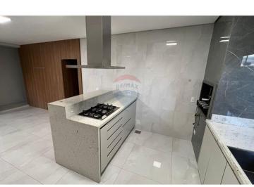 Casa · 332m² · 6 Quartos · 4 Vagas · Casa de Condomínio - Reformada - Mansões Entrelagos