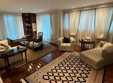 Apartamento · 214m² · 3 Quartos · 3 Vagas · "Seu Novo Lar: Amplo Apto na Aclimação!"