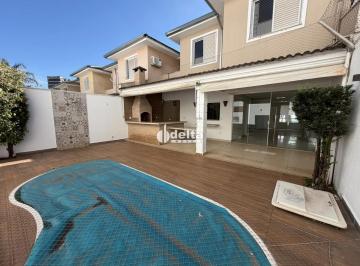 Casa · 250m² · 3 Quartos · 2 Vagas · Casa em condomínio com 3 suítes disponível para locação no bairro Jardim Karaíba em Uberlândia-MG
