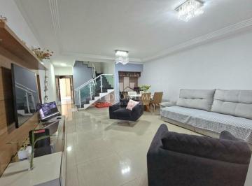 Casa · 79m² · 3 Quartos · 2 Vagas · Sobrado frontal com 3 quartos sendo 1 suíte e 2 vagas no Cangaíba.