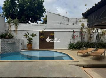 Casa · 420m² · 4 Quartos · 3 Vagas · Casa residencial com 4 quartos sendo 2 suíte disponível para venda no bairro Jardim Karaíba em Uberl