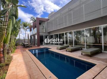Casa · 623m² · 4 Quartos · 4 Vagas · Casa no condomínio com 4 quartos sendo suíte   disponível para locação e venda no bairro Morada da C
