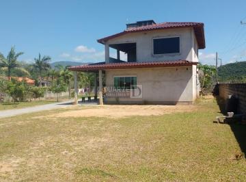 Casa · 252m² · 4 Quartos · 4 Vagas · Casa Espaçosa na Passagem do Massiambu - Palhoça/SC: Seu Novo Lar com Vista para a Montanha!