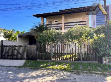Casa · 202m² · 4 Quartos · 2 Vagas · Casa Alvenaria em Praia de Armação do Itapocorói, Penha/SC
