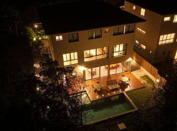 Casa · 667m² · 8 Quartos · 4 Vagas · Casa em Praia do Forte