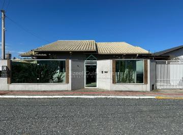 Casa · 180m² · 3 Quartos · 4 Vagas · Casa Mobiliada à Venda no Centro de Balneário Piçarras | 180m² e 700m da Praia
