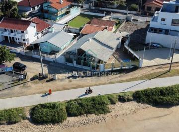 Casa · 250m² · 4 Quartos · 4 Vagas · Casa Frente Mar à Venda em Penha | 250m², Piscina e Pé na Areia