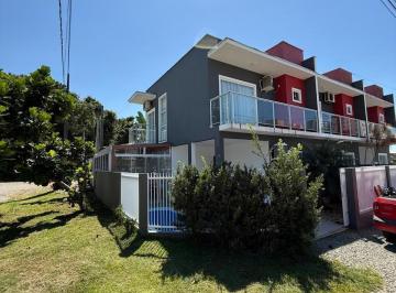Casa · 100m² · 2 Quartos · 1 Vaga · sobrado com piscina para locacao anual em Balneario Picarras Sc