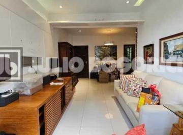 Apartamento · 65m² · 2 Quartos · Apto reformado no Centro-ambientes modernos-móveis planejados-excelente localiza