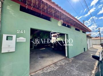 Casa · 220m² · 2 Quartos · 3 Vagas · Casa para alugar em Extrema 2 dormitórios com quintal amplo 5 minutos do centro