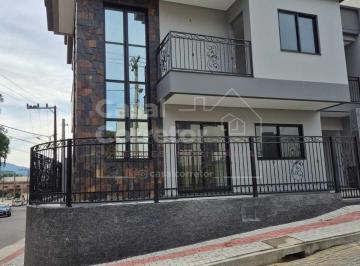 Casa · 3 Quartos · 2 Vagas · CASA DE ESQUINA COM 1 SUITE MAIS 2 QUARTOS 3KM DO CENTRO