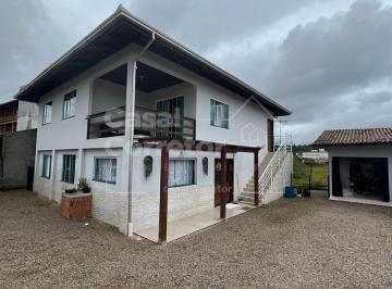 Casa · 200m² · 6 Quartos · 2 Vagas · Casa em Limoeiro, Brusque/SC