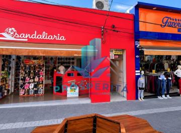 Comercial · 221m² · 2 Quartos · 2 Vagas · Lojas + Residência à Venda no Centro de cotia/Excelente oportunidade de investimento