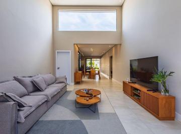 Casa de 3 quartos, Águas Claras · Casa - Arniqueiras - Venda - 3 Quartos (3 suítes) - Clarabóia - Esquadria - Piscina - Churrasqueira
