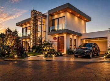 Casa · 868m² · 4 Quartos · Casa à venda - em Ingleses do Rio Vermelho