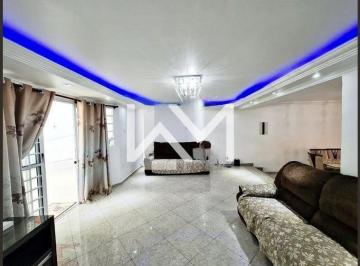 Casa · 210m² · 3 Quartos · 3 Vagas · Sobrado com 3 Suítes, Edícula, Espaço Gourmet e 3 Vagas Próximo ao Bosque Maia
