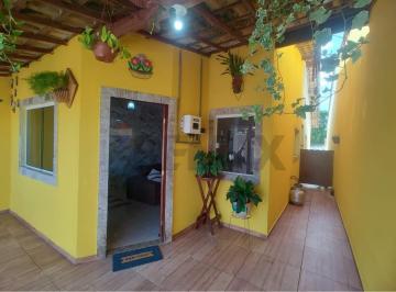 Casa · 77m² · 2 Quartos · 4 Vagas · Linda casa com 2 Quartos e painel de Energia Solar – Pronta para Morar!