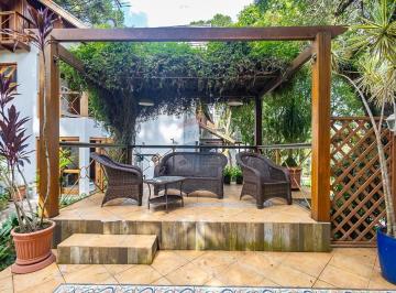 Casa · 737m² · 7 Quartos · 4 Vagas · CASA ALTO PADRÃO, 5 SUÍTES, SANTA FELICIDADE - 425m²