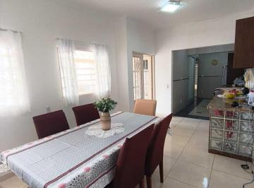 img1 · Casa próxima ao Parque Prado com suíte, escritório e terreno amplo