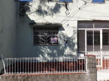 Foto 01 · Casa para locação no Centro de Resende-RJ: 4 quartos, 1 suíte, 1 sala, 2 banheiros, garagem e 80m² d