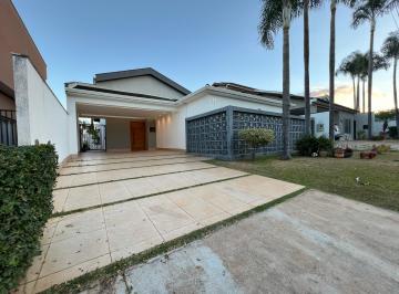 Casa de 3 quartos, Vicente Pires · R.10A| 450m²| 3Stes| Closet| Lavabo| Varanda Gourmet| Portaria 24h| Cond Fechado| Lazer com Piscina