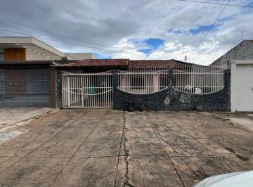 Casa de 3 quartos, Taguatinga · OPORTUNIDADE - QND 6 3 QUARTOS ,SENDO UMA SUÍTE, QUINTAL GRANDE