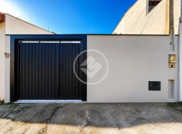 ChatGPT Image 10 de jun. de 2026, 12_38_49.png · A CASA IDEAL PARA SUA FAMÍLIA: 2 DORMITÓRIOS, GARAGEM COBERTA E RUA TRANQUILA