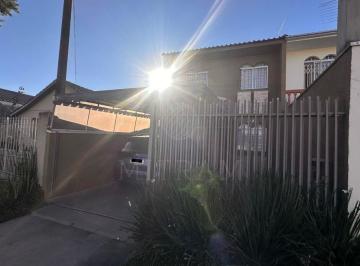 Casa de 3 quartos, Curitiba · Sobrado com três quartos a venda no Guaira