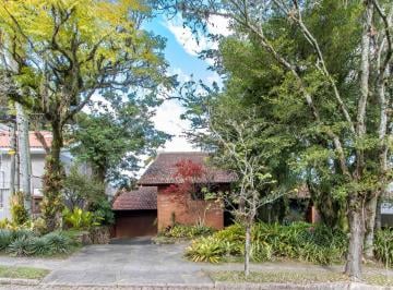 Casa · 261m² · 4 Quartos · 5 Vagas · Casa com amplo terreno e grande área verde à venda no Jardim Isabel