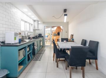 1db35bdc-8532-43f6-a962-9e39eaa75b6f · Agradável sobrado para venda em Jardim Japão com 3 quartos, sendo 1 suíte, 171m²