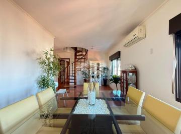 Apartamento · 217m² · 3 Quartos · 1 Vaga · Cobertura com 3 quartos e 216m² à venda em Santa Cecília, Porto Alegre.