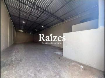 Comercial · 388m² · 3 Vagas · Aluguel de Galpão no Bairro Custódio Pereira com Pé-Direito de 7m, Piso Usinado e Energia Trifásica