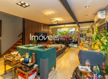 Casa · 200m² · 3 Quartos · 3 Vagas · Refúgio Urbano no Itaim Bibi: Casa de Vila Exclusiva com Rooftop e Ofurô