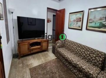 Casa · 200m² · 3 Quartos · 1 Vaga · Casa com Quintal Amplo e Espaço Comercial para Morar e Empreender.