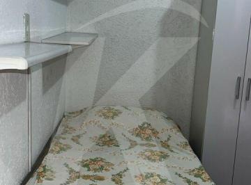 Casa · 10m² · 1 Quarto · Kitnet com 10 m² com quarto e banheiro na Vila Medeiros.
