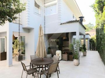 Casa · 250m² · 4 Quartos · 2 Vagas · Sobrado de alto padrão com 4 quartos, 3 suítes, 2 vagas, piscina, área gourmet, 5wc e mobiliado.