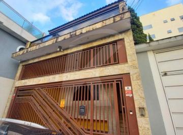 Casa · 130m² · 3 Quartos · 2 Vagas · Sobrado com 3 dormitórios, sala para dois ambientes, cozinha, 2 banheiros e 2 vagas de garagem