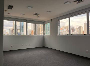 Comercial · 64m² · 2 Vagas · Conjunto comercial para venda e locação, com 64m² na região do Campo Belo