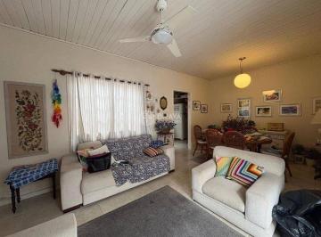 Casa · 2 Quartos · CASA COM 1 SUÍTE NO CENTRO DE ITAJAÍ