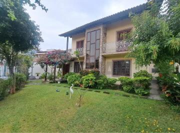 Casa · 239m² · 3 Quartos · 4 Vagas · "Oportunidade: Casa dos Sonhos na Taquara, RJ"