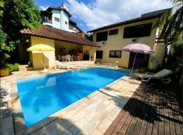 5f7380d797638712ca6d337936637fc713288f8f · Casa com piscina, 3 quartos e 2 vagas em Florianópolis
