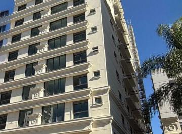 ff0b6e19dddbe1d52d185b54bbb0ae02f043657c · Apartamento com 2 suítes no Centro de Florianópolis.