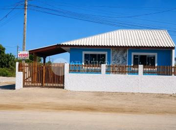 Casa · 42m² · 2 Quartos · Casa á venda de esquina na Praia de Leste - Pontal do Paraná.