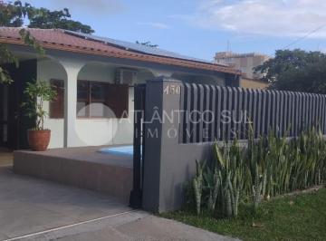 Casa · 159m² · 4 Quartos · 1 Vaga · Casa no Balneário Monções a 260 metros do mar, com suíte e piscina