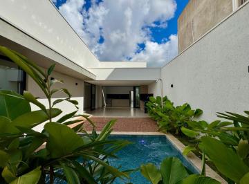 Casa de 3 quartos, Uberlândia · No JARDIM KARAIBA Casa Moderna com 3 Suítes, 4 vagas /Piscina com Hidro e Varanda Gourmet