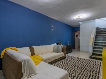 d4b2d22c-2590-41a3-8d8a-ac42aecdf64a · Versátil casa para venda em Jardim Aeroporto com 3 quartos, sendo 1 suíte, 131m²