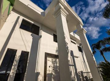 Casa · 393m² · 4 Quartos · 4 Vagas · Sobrado á venda no Guabirotuba na Rua Jean Baptista Debret.
