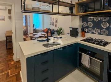 Apartamento · 68m² · 2 Quartos · Apartamento de 2 quartos em Copacabana na quadra da praia